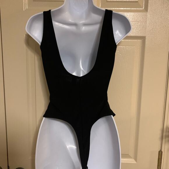 Windsor Black Scoop Neck Bodysuit with Low Back - Picture 2 of 4